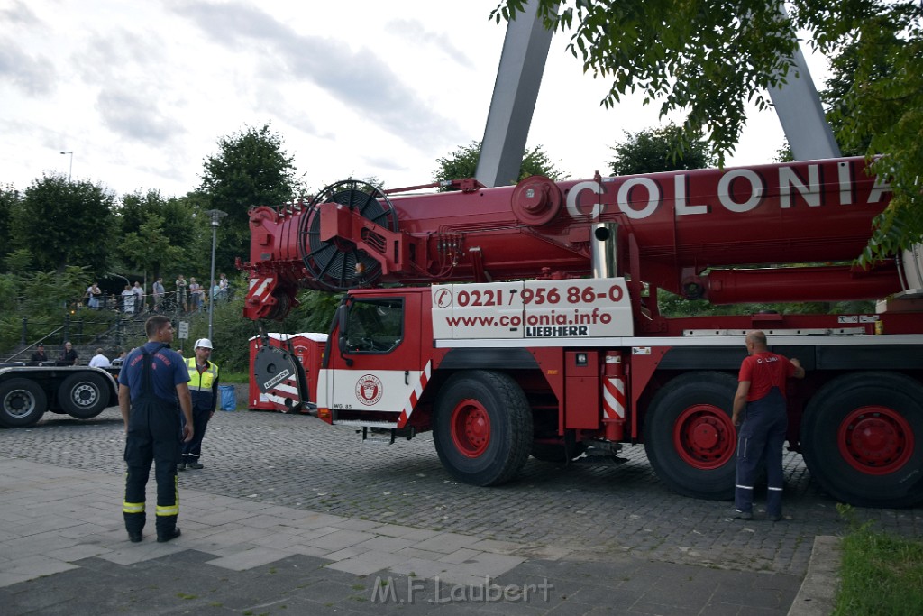 Koelner Seilbahn Gondel blieb haengen Koeln Linksrheinisch P788.JPG - Miklos Laubert